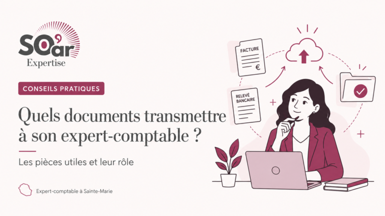 Une entrepreneuse prépare ses factures et relevés bancaires pour les transmettre à son expert-comptable via une plateforme en ligne.